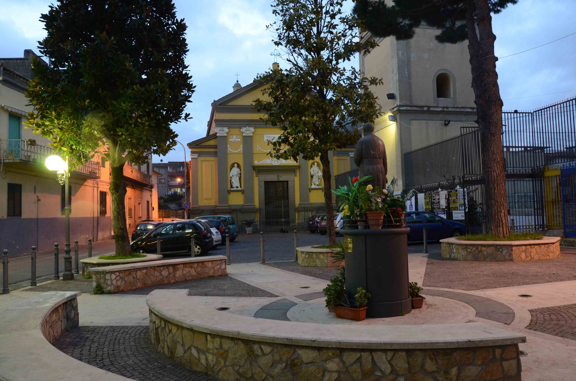 Piazza Villaricca.jpg